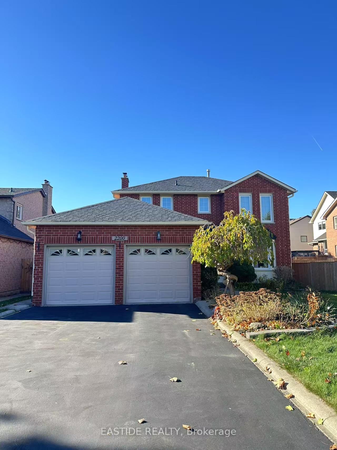 Detached House for lease at 2200 Sixth Line, Oakville, River Oaks, L6H 3N1 - MLS: W12118581