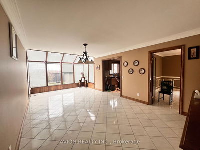 70 Cuffley Cres, Toronto - Downsview-Roding-CFB image-0-3