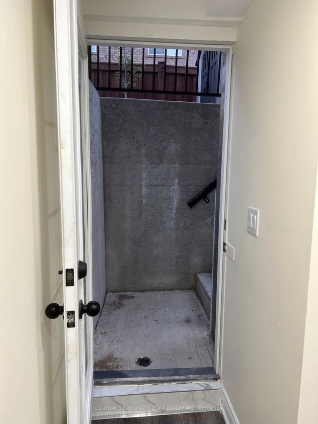 (BASEMENT) - 25 Treegrove Crescent