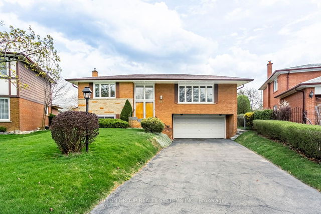 994 Streamway Crescent