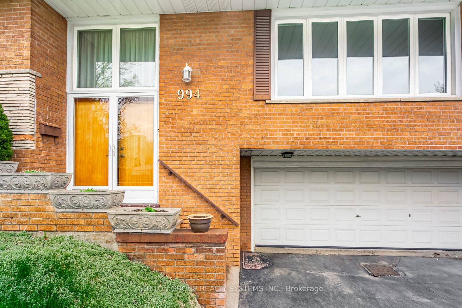 Detached House for sale at 994 Streamway Crescent, Mississauga, Applewood, L4Y 2P4 - MLS: W12118728