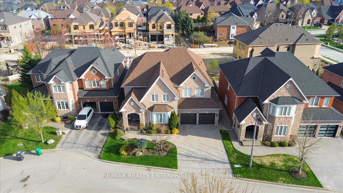 Detached House for sale at 18 Southcrest Court, Brampton, Vales of Castlemore, L6P 1T6 - MLS: W12118997