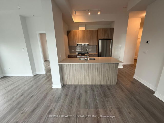 918 - 430 Square One Drive