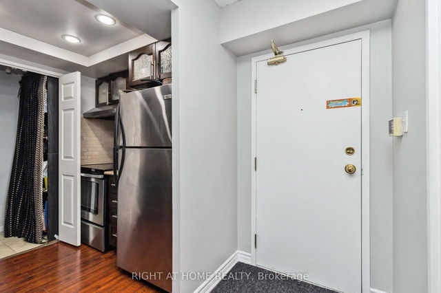 611 - 285 Enfield Place
