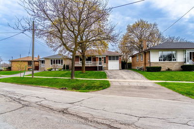 6 Baskerville Cres, Toronto - Markland Wood