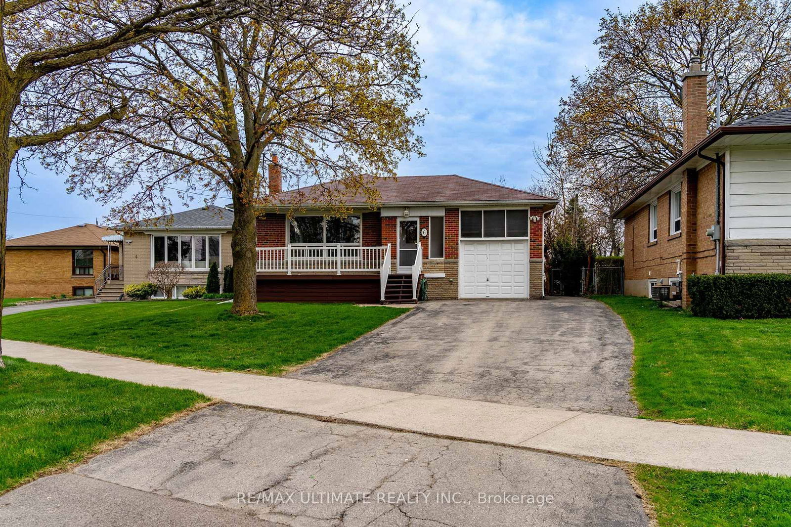 Detached House for sale at 6 Baskerville Crescent, Toronto, Markland Wood, M9C 1T7 - MLS: W12119710