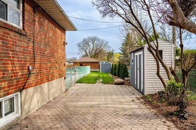6 Baskerville Cres, Toronto - Markland Wood image-0-2