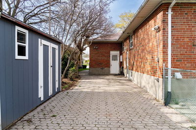 6 Baskerville Cres, Toronto - Markland Wood image-0-3