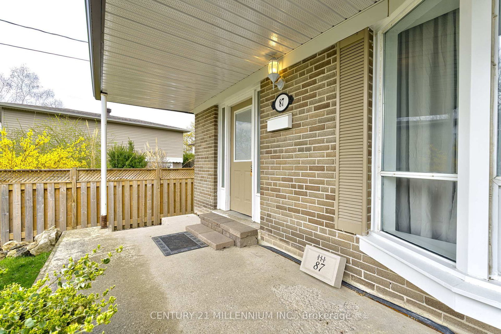 Listing Image 4