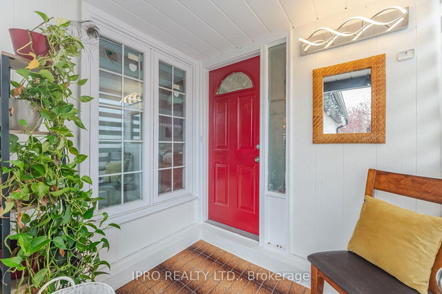 738 Greycedar Crescent