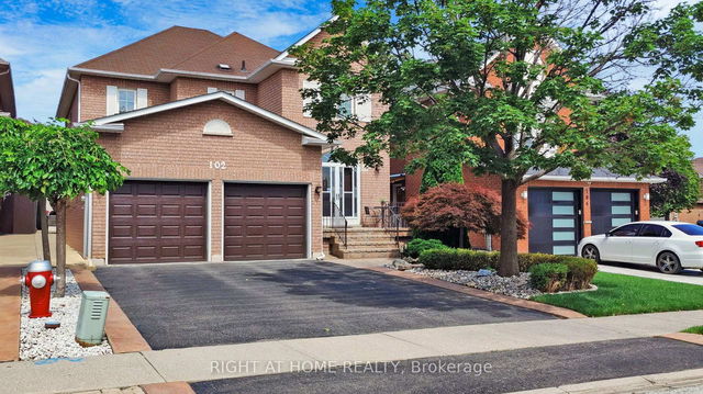 102 Mullis Crescent