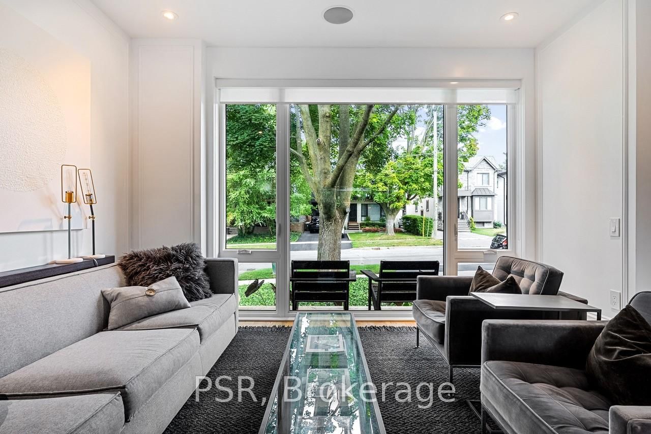 Detached House for sale at 25 Putney Road, Toronto, Alderwood, M8W 2K6 - MLS: W12120231