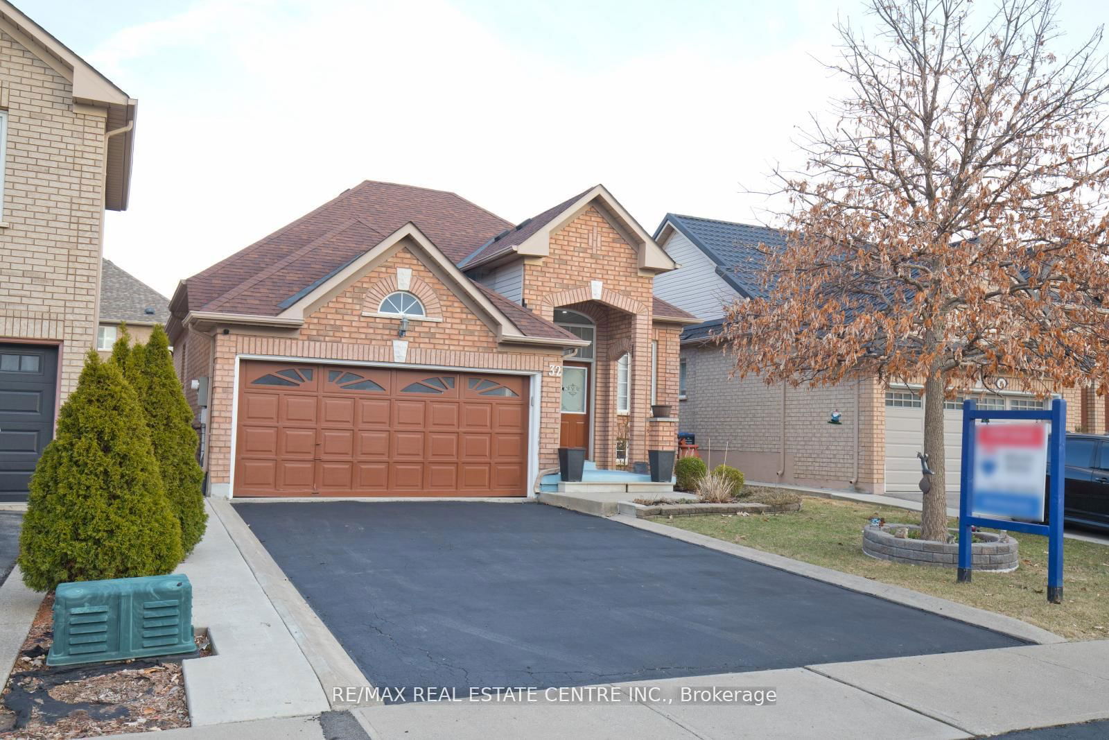 Detached House for sale at 32 Pappain Crescent, Brampton, Snelgrove, L7A 3J8 - MLS: W12121128