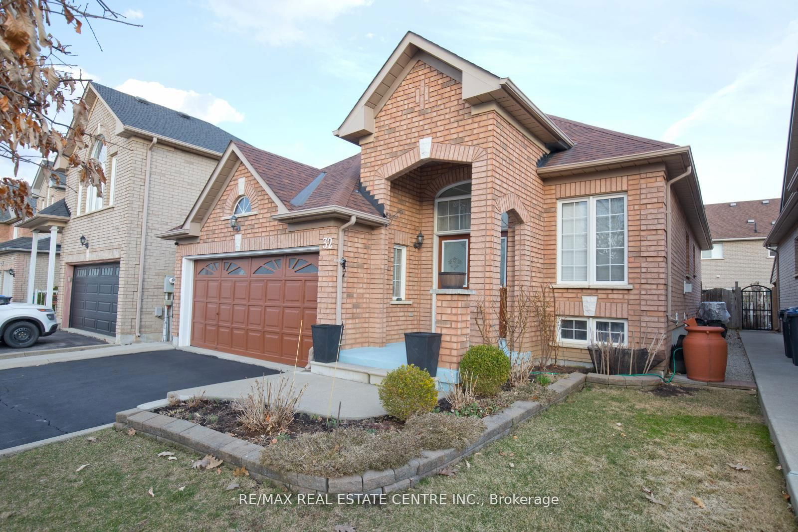 Detached House for sale at 32 Pappain Crescent, Brampton, Snelgrove, L7A 3J8 - MLS: W12121128
