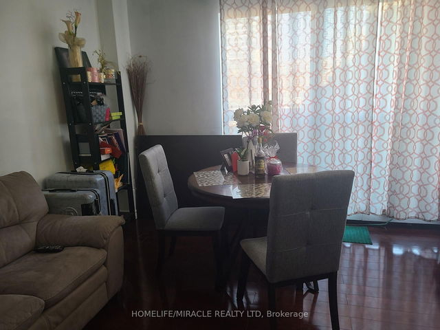 220 - 10 Eddystone Avenue