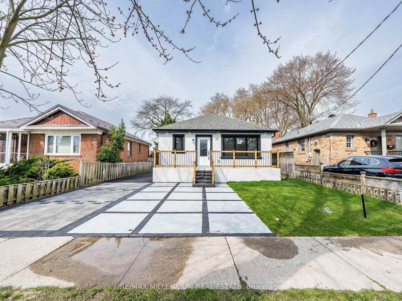 24 Treeview Dr, Toronto, M8W 4B9 | Image 2