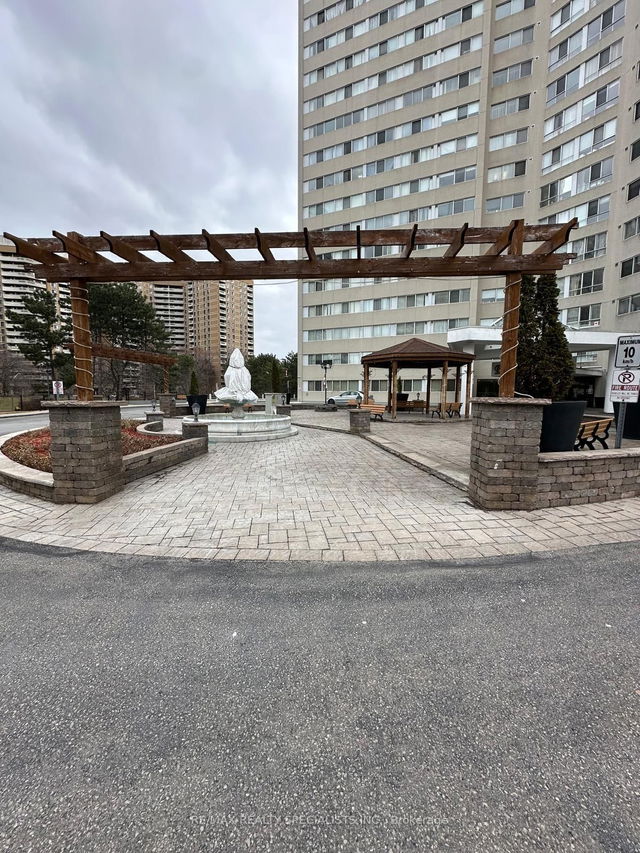 1602 - 3695 Kaneff Crescent
