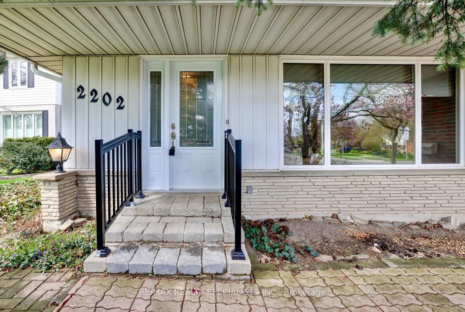 Detached House for sale at 2202 Thorn Lodge Drive, Mississauga, Sheridan, L5K 1K2 - MLS: W12122096