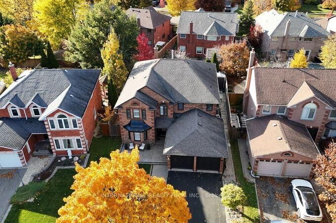 Detached House for sale at 52 Donaghedy Drive, Halton Hills, Georgetown, L7G 5H1 - MLS: W12122180