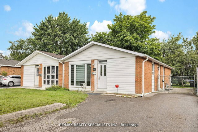 16 Drake Boulevard