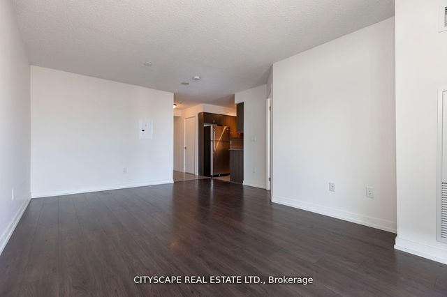 402 - 812 Lansdowne Avenue