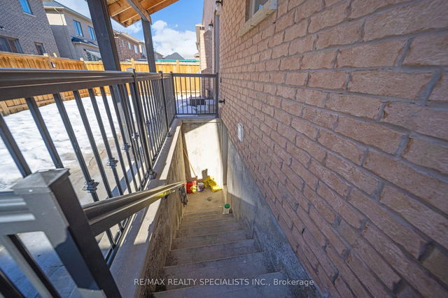1 - 10 Loomis Road