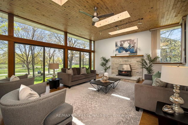 33 Heathrow Drive