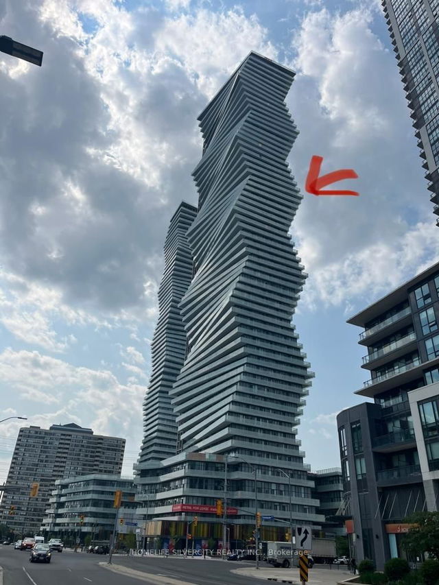 3908 - 3900 Confederation Parkway
