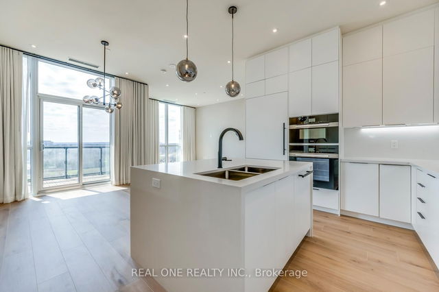 815 - 509 Dundas Street