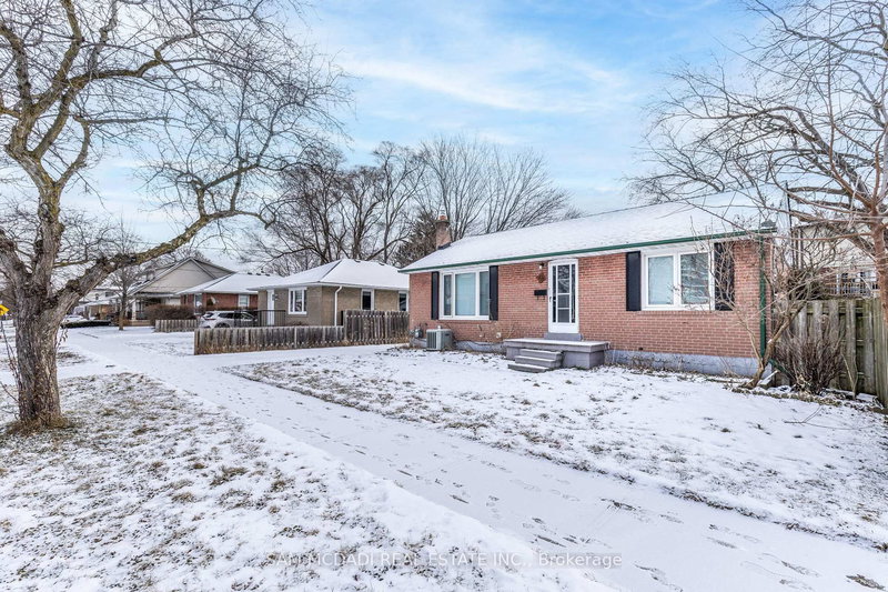 64 Florence Dr, Oakville, L6K 1V6 | Image 2