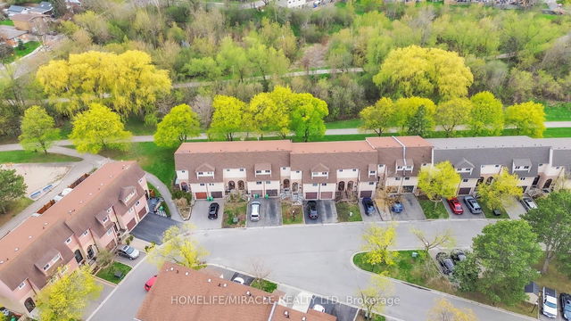 22 Rosset Crescent