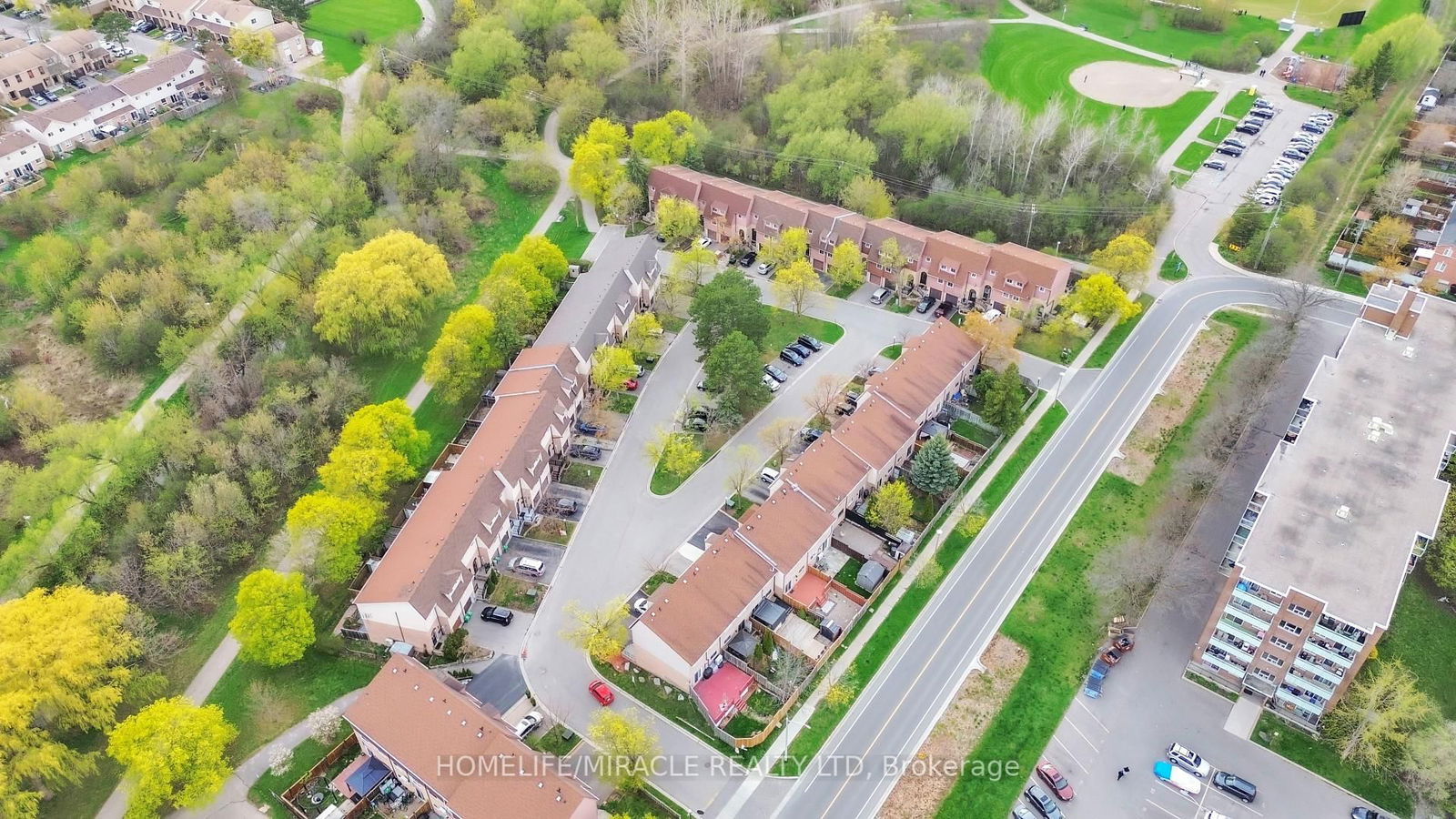 Townhouse for sale at 22 Rosset Crescent, Brampton, Downtown Brampton, L6X 2R3 - MLS: W12123951
