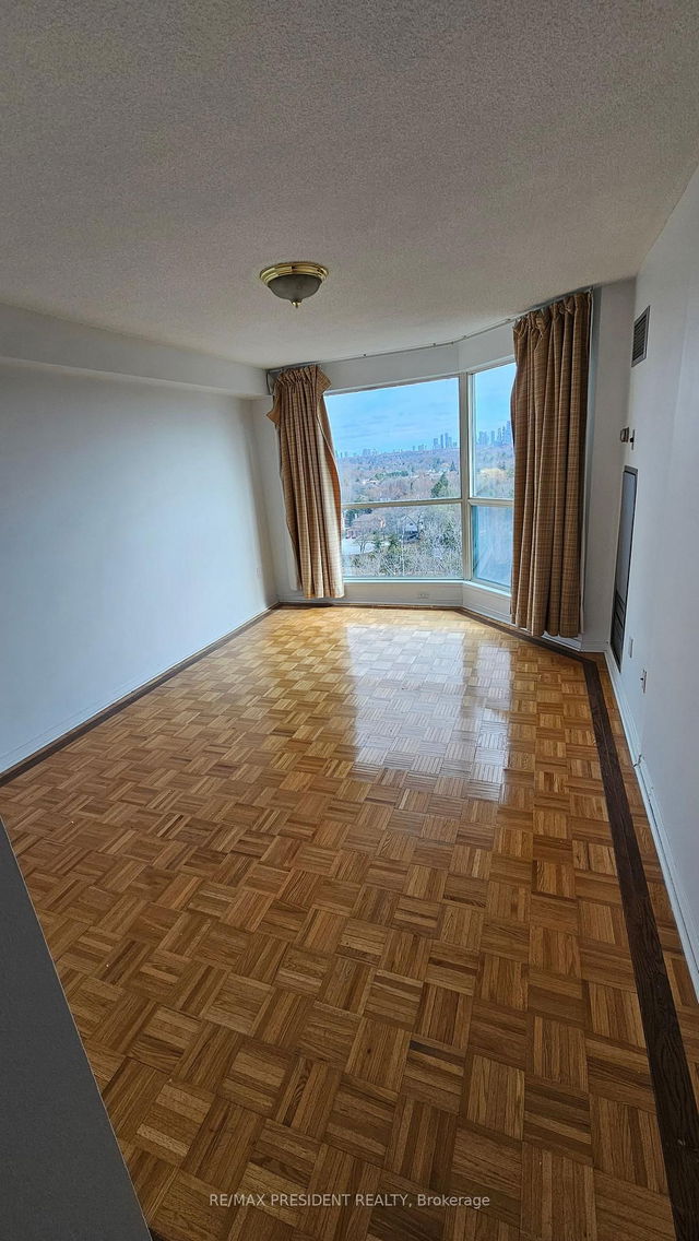 1103 - 2155 Burnhamthorpe Road