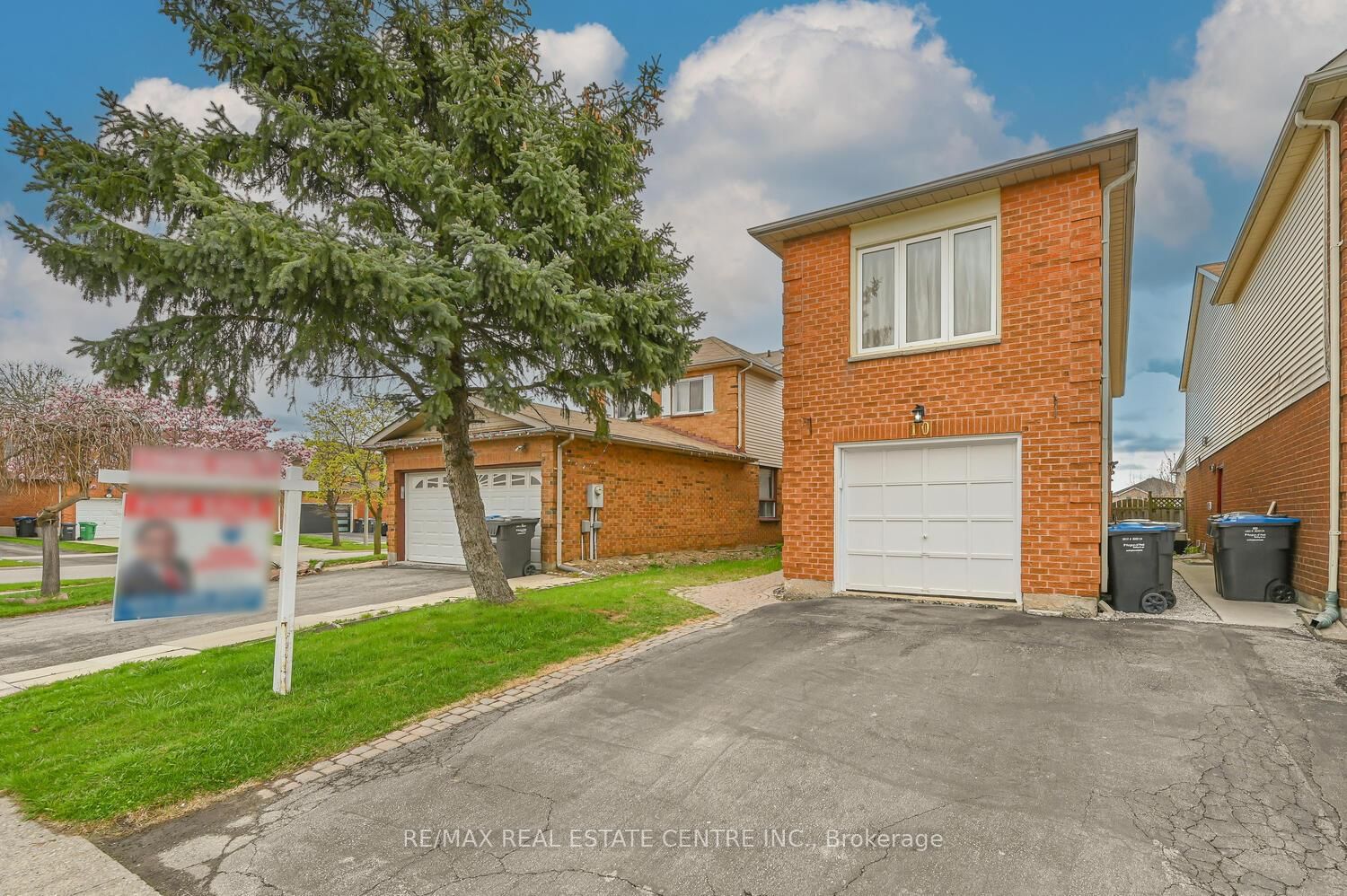Detached House for sale at 10 Stalbridge Avenue, Brampton, Fletcher's Creek South, L6Y 4H1 - MLS: W12124146