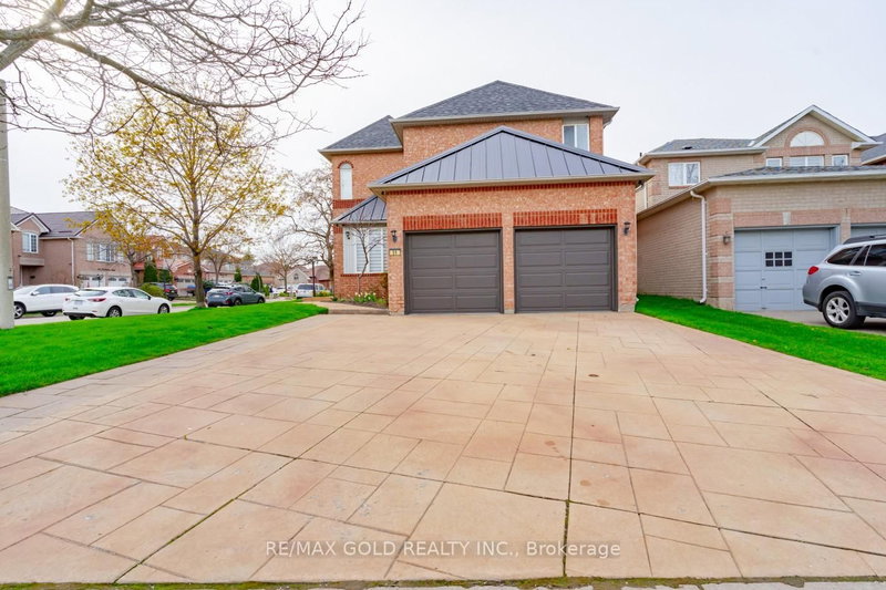 51 Pebblestone Circ, Brampton, L6X 4N2 | Image 2