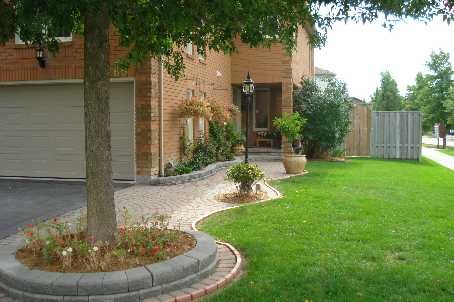 3283 Bobwhite Mews, Mississauga, L5N6G1 | Image 2