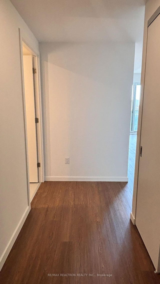 401 - 689 The Queensway N/A