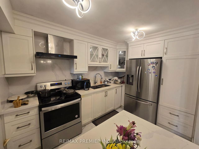 402 - 5 San Romanoway Way