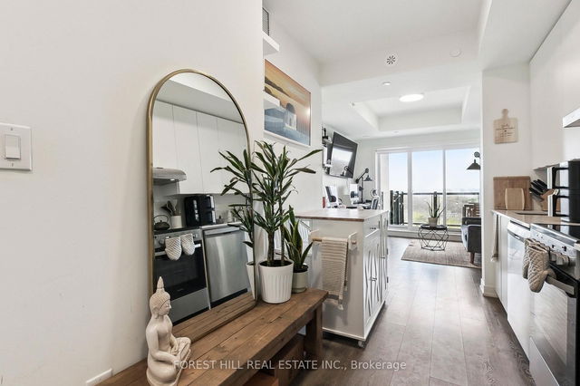 601 - 165 Canon Jackon Drive