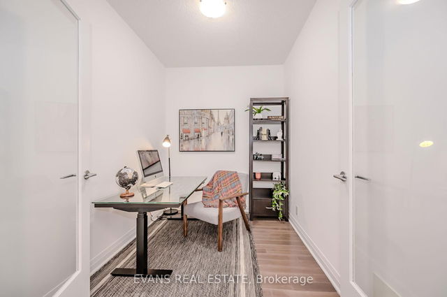 1403 - 1055 Southdown Road