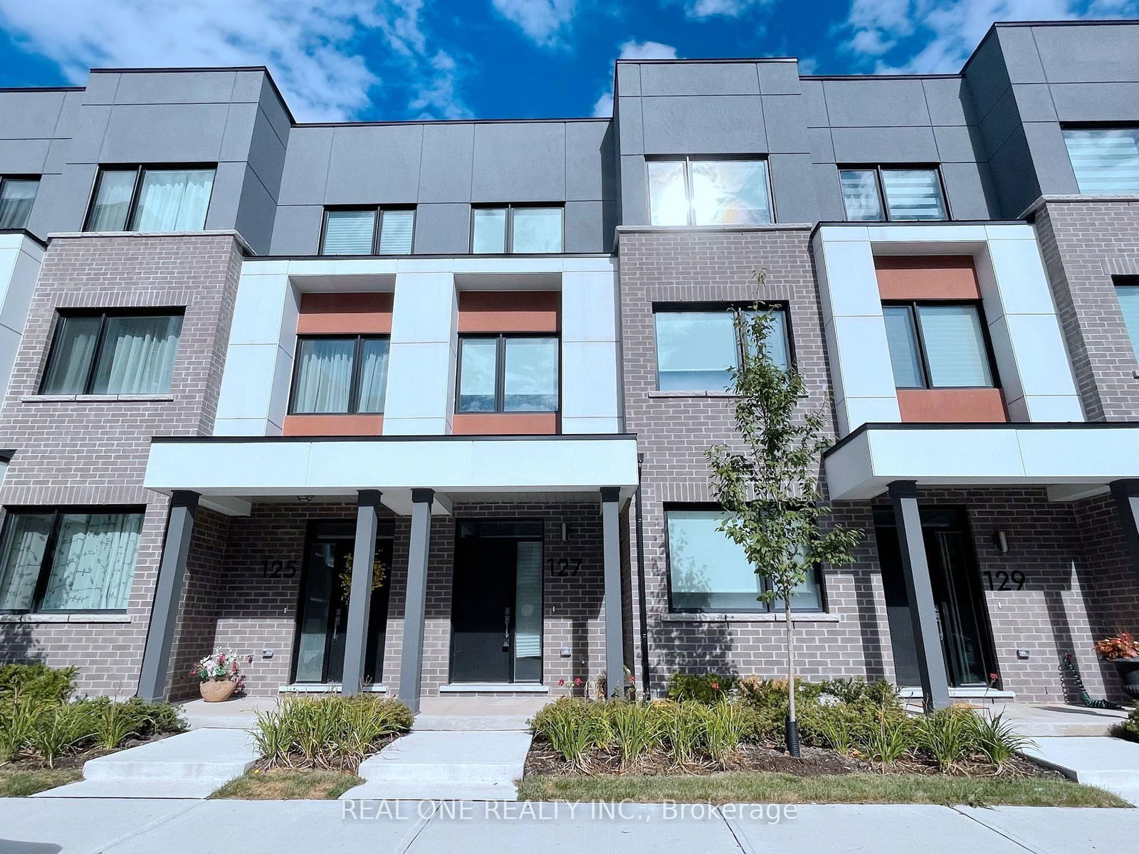 Townhouse for lease at 127 Grovewood Common N/A, Oakville, Glenorchy, L6H 0X5 - MLS: W12124939