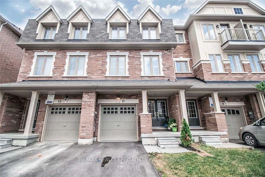 Townhouse for lease at 11 Hobart Gdns, Brampton, Heart Lake, L6Z 0J1 - MLS: W12124963