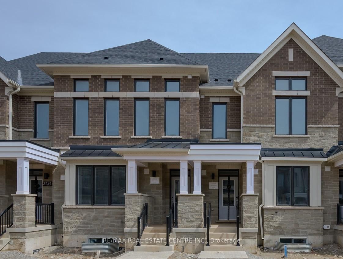 Townhouse for lease at 3245 Crystal Drive, Oakville, Glenorchy, L6M 4K1 - MLS: W12125421