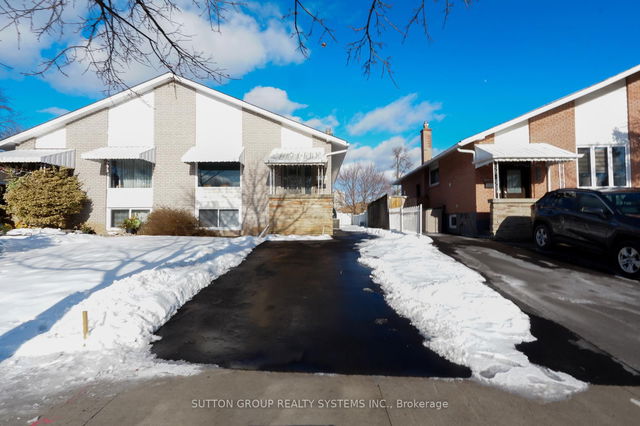 1483 Sandgate Crescent