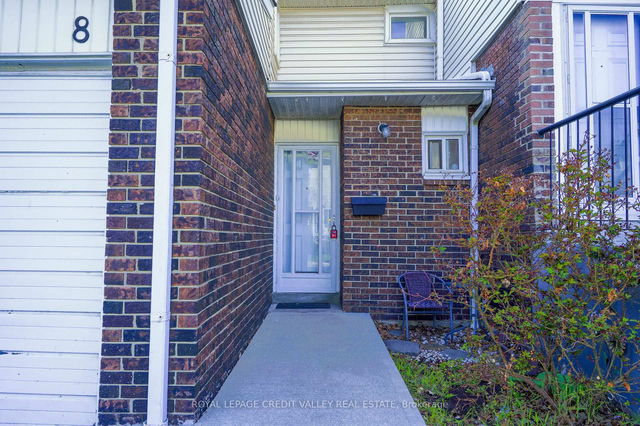 8 Sandringham Court
