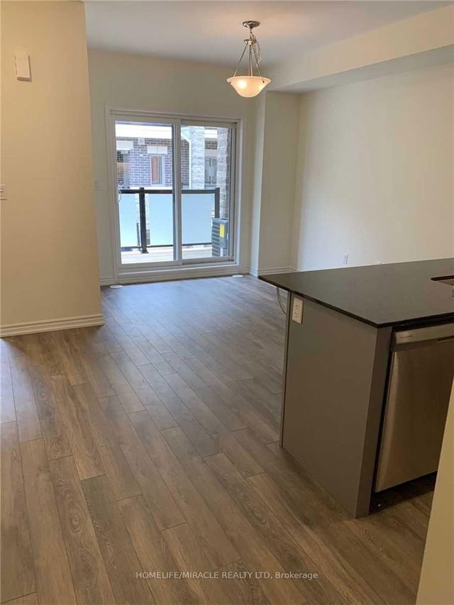 6 - 250 Lagerfeld Drive