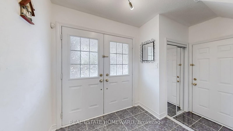 23 Pathmaster Rd, Brampton, L6P 2G8 | Image 3