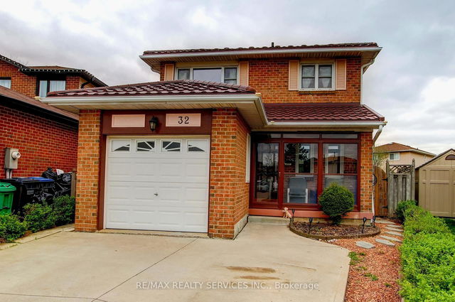32 Helios Place
