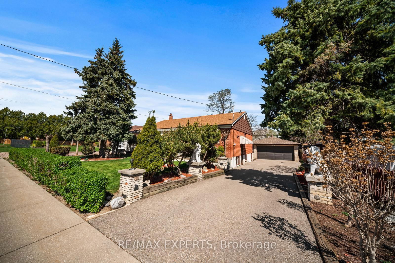 Detached House for sale at 20 Golfdown Drive, Toronto, Elms-Old Rexdale, M9W 2H5 - MLS: W12126571