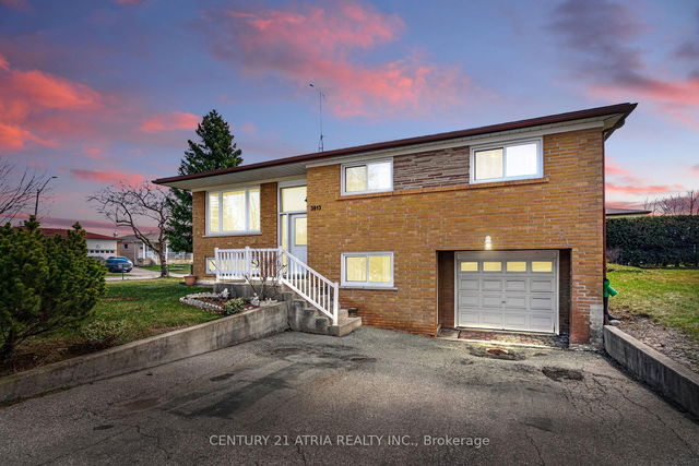 3813 Bayswater Crescent